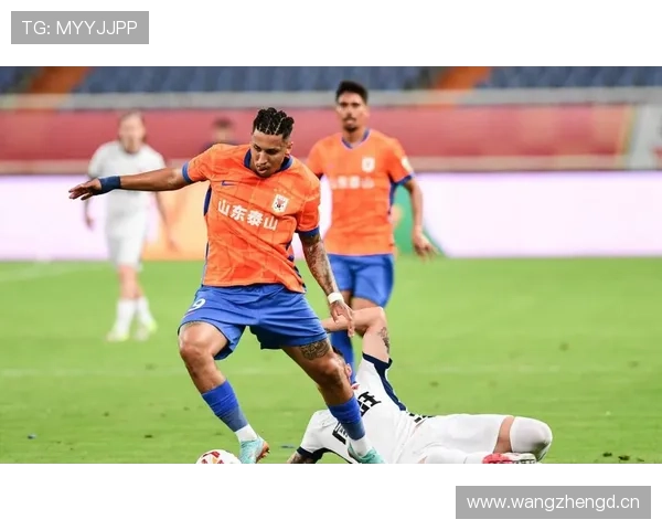 山东泰山战术危机显现，阵容短板与冠军定位冲突对赛季走势形成制约