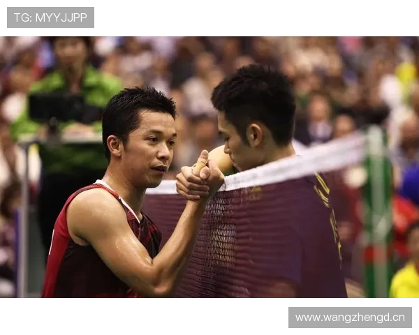 朋友群炸了，全是陶菲克度假照，我差点把银行卡塞进枕头下